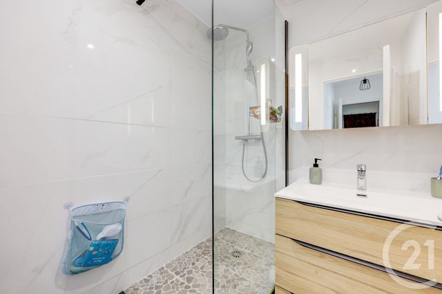 Appartement F3 à vendre - 3 pièces - 66.06 m2 - MONTROUGE - 92 - ILE-DE-FRANCE - Century 21 Côté Ecrivains