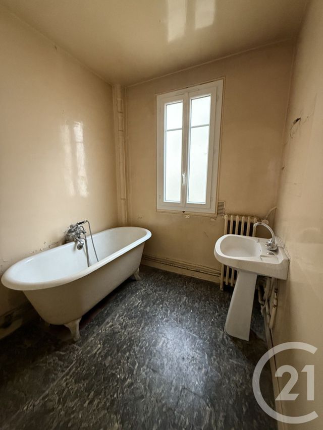 Appartement F2 à vendre - 3 pièces - 51.67 m2 - MONTROUGE - 92 - ILE-DE-FRANCE - Century 21 Côté Ecrivains