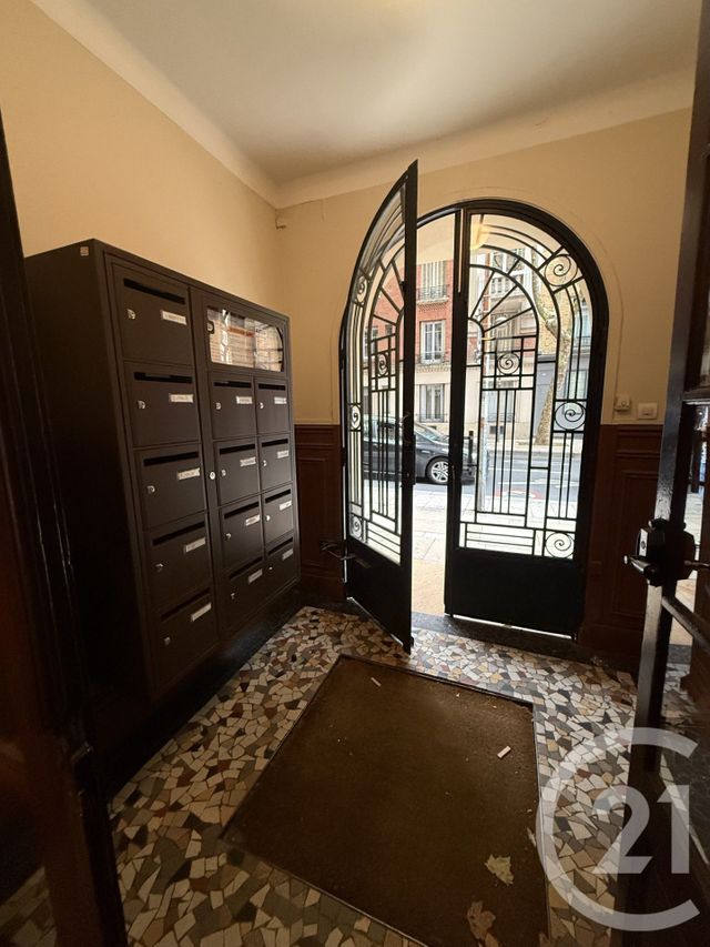 Appartement F2 à vendre - 3 pièces - 51.67 m2 - MONTROUGE - 92 - ILE-DE-FRANCE - Century 21 Côté Ecrivains