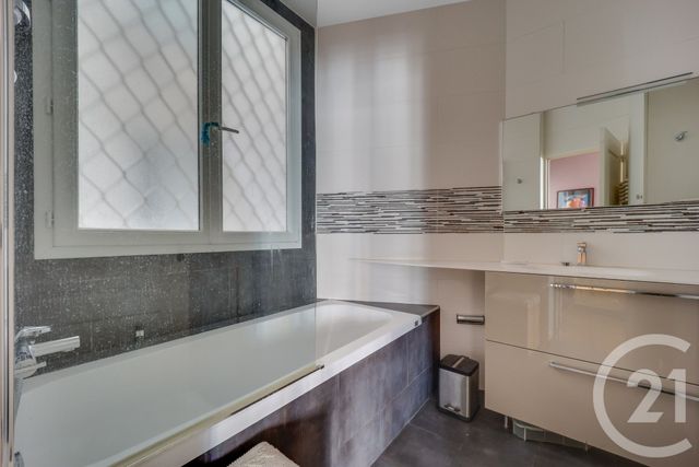 Appartement F5 à vendre - 5 pièces - 96.43 m2 - MONTROUGE - 92 - ILE-DE-FRANCE - Century 21 Côté Ecrivains