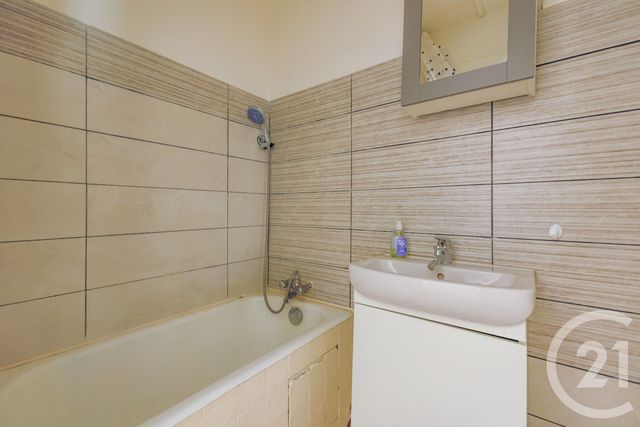 Appartement F3 à vendre - 3 pièces - 53.03 m2 - MONTROUGE - 92 - ILE-DE-FRANCE - Century 21 Côté Ecrivains