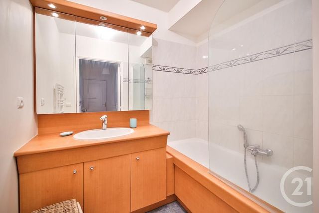 Appartement F2 à louer - 2 pièces - 44.16 m2 - MONTROUGE - 92 - ILE-DE-FRANCE - Century 21 Côté Ecrivains