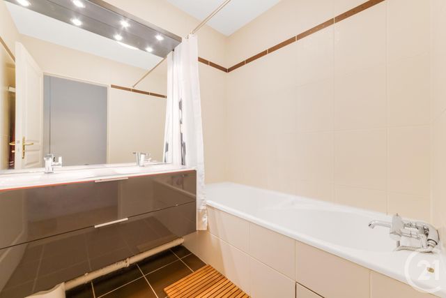 Appartement F3 à louer - 3 pièces - 67.33 m2 - MONTROUGE - 92 - ILE-DE-FRANCE - Century 21 Côté Ecrivains