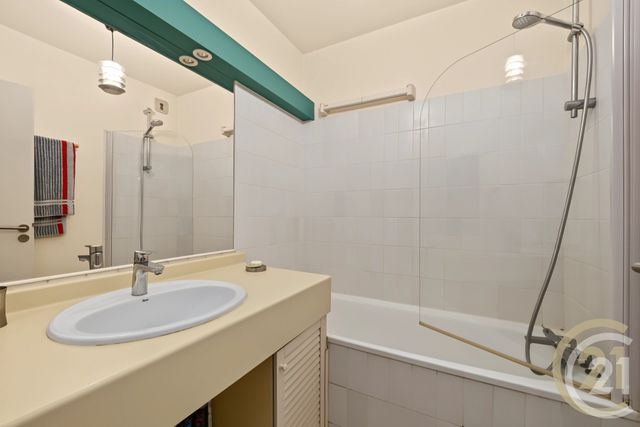 Appartement F2 à vendre - 2 pièces - 45.68 m2 - MONTROUGE - 92 - ILE-DE-FRANCE - Century 21 Côté Ecrivains