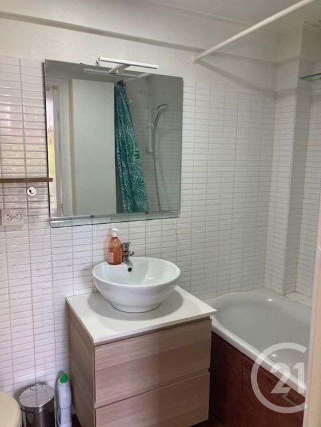 Appartement F2 à louer - 2 pièces - 32.1 m2 - MONTROUGE - 92 - ILE-DE-FRANCE - Century 21 Côté Ecrivains