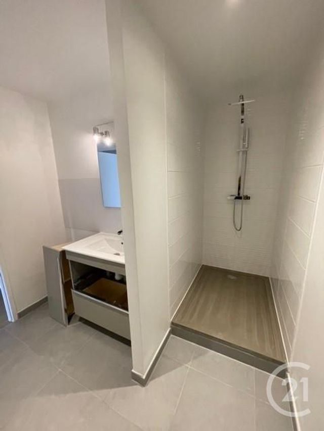 Appartement à louer - 3 pièces - 60.44 m2 - MONTROUGE - 92 - ILE-DE-FRANCE - Century 21 Côté Ecrivains