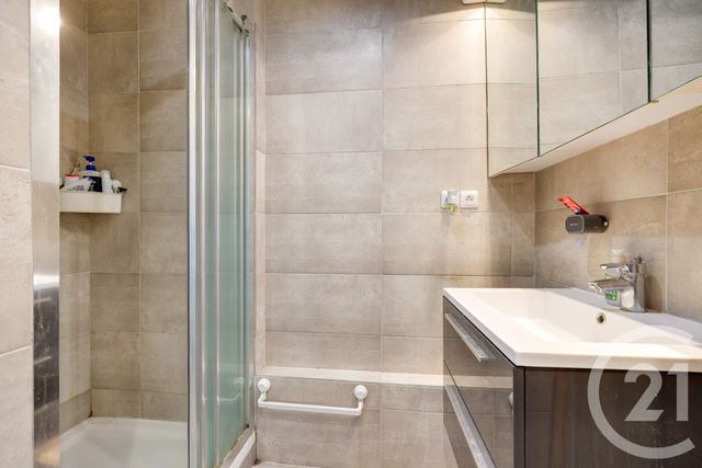 Appartement à vendre - 3 pièces - 57.96 m2 - MONTROUGE - 92 - ILE-DE-FRANCE - Century 21 Côté Ecrivains