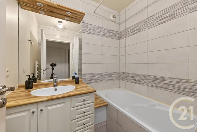 Appartement F3 à vendre - 3 pièces - 64.71 m2 - MONTROUGE - 92 - ILE-DE-FRANCE - Century 21 Côté Ecrivains