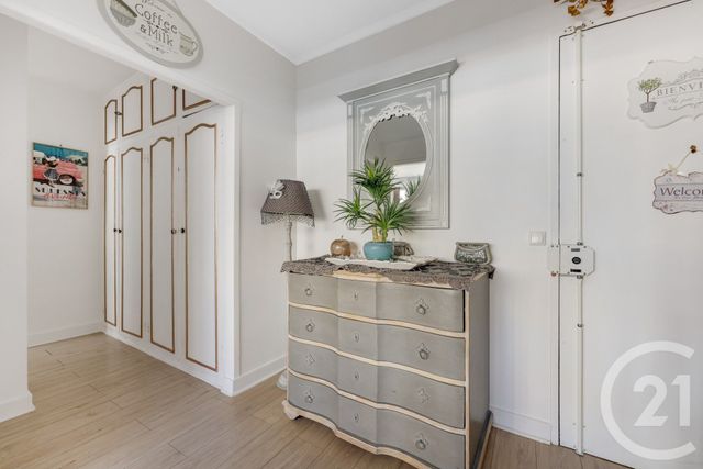 Appartement F3 à vendre - 3 pièces - 59.02 m2 - MONTROUGE - 92 - ILE-DE-FRANCE - Century 21 Côté Ecrivains