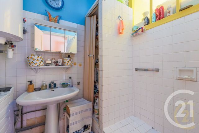 Appartement F2 à vendre - 2 pièces - 47.77 m2 - MONTROUGE - 92 - ILE-DE-FRANCE - Century 21 Côté Ecrivains