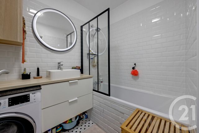 Appartement F3 à vendre - 3 pièces - 72.7 m2 - MONTROUGE - 92 - ILE-DE-FRANCE - Century 21 Côté Ecrivains