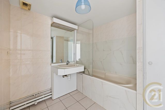 Appartement F2 à vendre - 2 pièces - 56.7 m2 - MONTROUGE - 92 - ILE-DE-FRANCE - Century 21 Côté Ecrivains