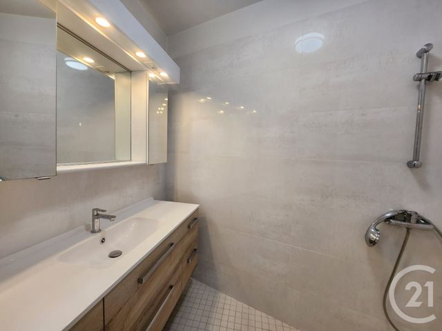 Appartement F4 à louer - 4 pièces - 63.79 m2 - MONTROUGE - 92 - ILE-DE-FRANCE - Century 21 Côté Ecrivains