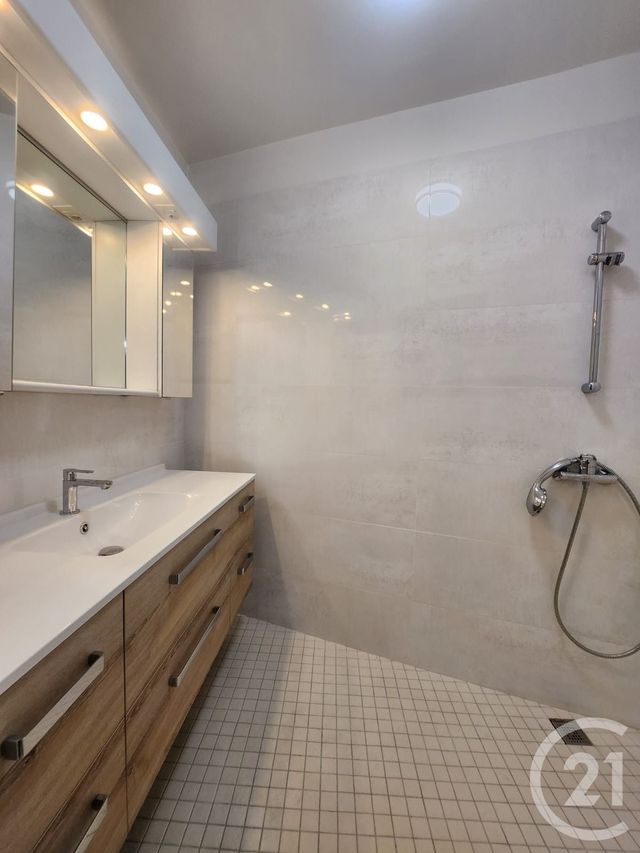 Appartement F4 à louer - 4 pièces - 63.79 m2 - MONTROUGE - 92 - ILE-DE-FRANCE - Century 21 Côté Ecrivains