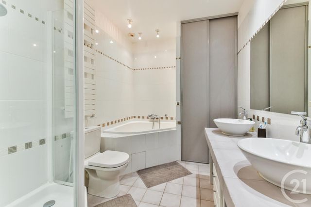 Afficher la photo en grand Appartement F4 à vendre - 4 pièces - 84.01 m2 - MONTROUGE - 92 - ILE-DE-FRANCE - Century 21 Côté Ecrivains