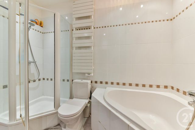 Afficher la photo en grand Appartement F4 à vendre - 4 pièces - 84.01 m2 - MONTROUGE - 92 - ILE-DE-FRANCE - Century 21 Côté Ecrivains